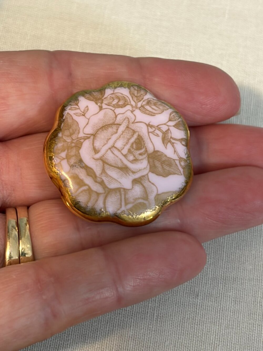 Royal Albert Bone China Rose Brooch Vintage Gold Tone Floral Pin - Picture 3 of 6